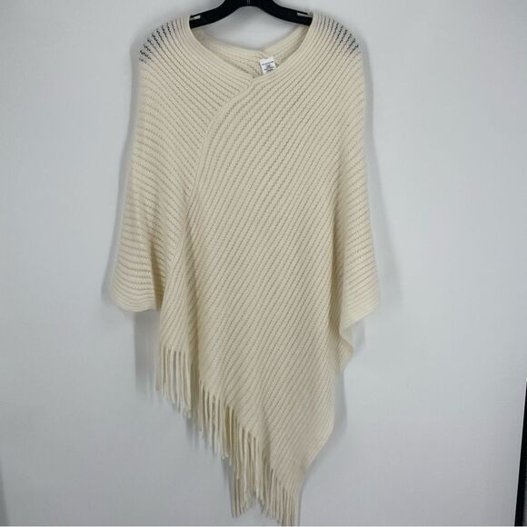 Women’s Triangle Knit Cream Poncho size L/XL - Picture 1 of 3